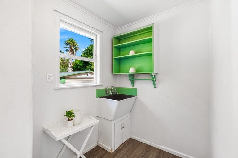 Photo of property in 1 Normandy Place, Henderson, Auckland, 0610