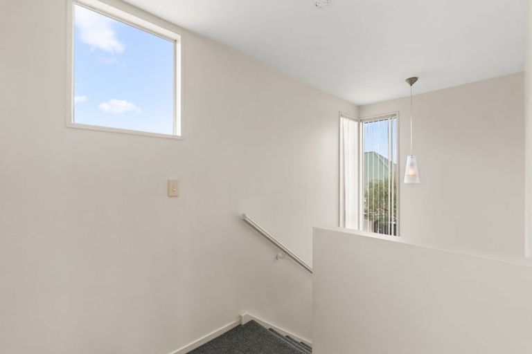 Photo of property in 4 Rosefield Lane, Northcote, Christchurch, 8052