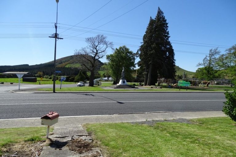 Photo of property in 53 Main Road, Clinton, 9534