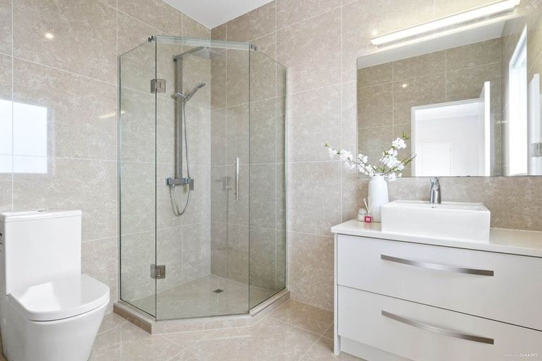 Photo of property in 10 Ascension Crescent, Orewa, 0931