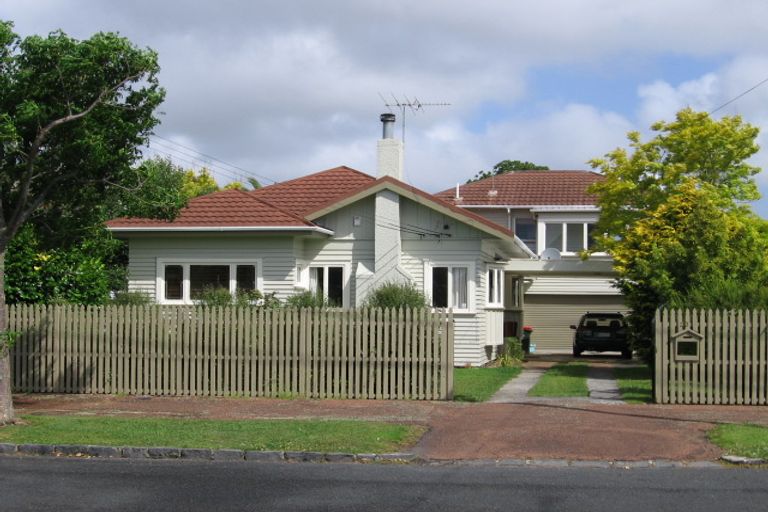Photo of property in 20 Formby Avenue, Point Chevalier, Auckland, 1022