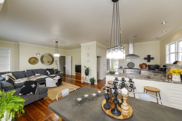 Photo of property in 643 Ferguson Street, Terrace End, Palmerston North, 4410