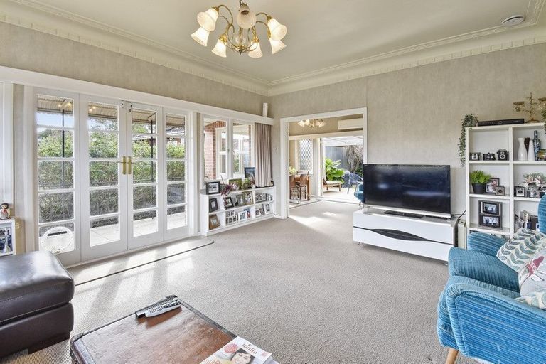 Photo of property in 39 Grande Vue Road, Hillpark, Auckland, 2102