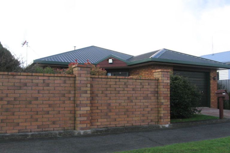 Photo of property in 27 Roy Street, Palmerston North, 4410