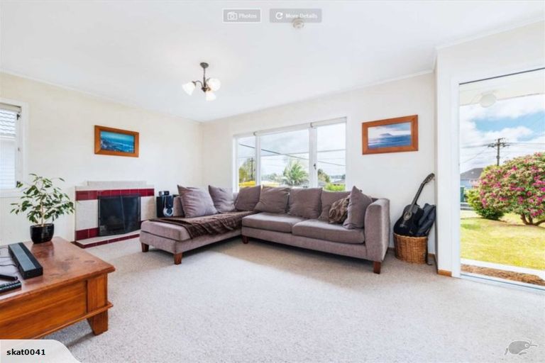 Photo of property in 9 Paton Avenue, Te Atatu South, Auckland, 0610