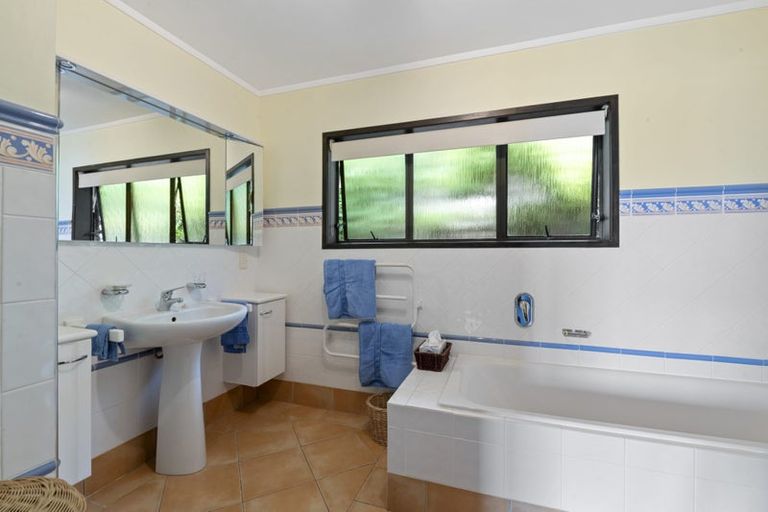 Photo of property in 32 Telstar Place, Beach Haven, Auckland, 0626