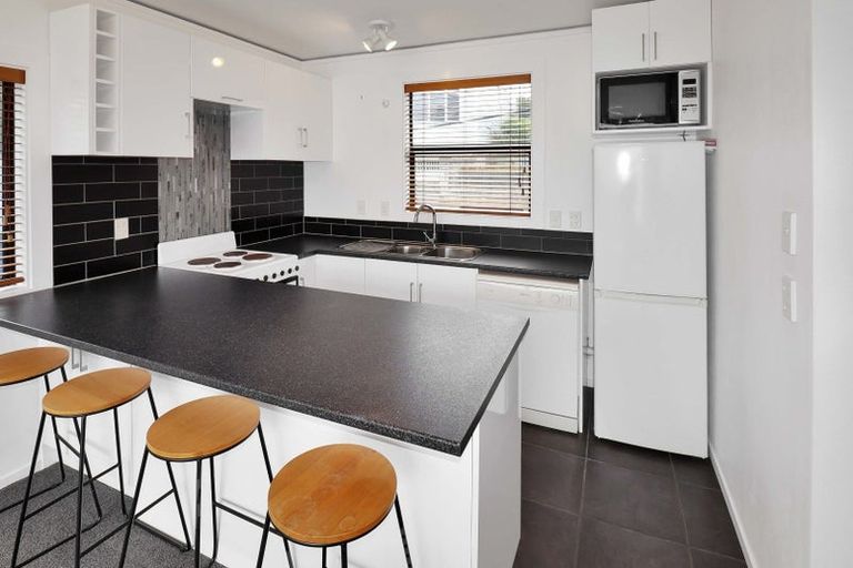 Photo of property in 6/2 Oriental Terrace, Mount Victoria, Wellington, 6011
