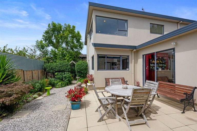 Photo of property in 2/95 Sylvan Avenue, Northcote, Auckland, 0627