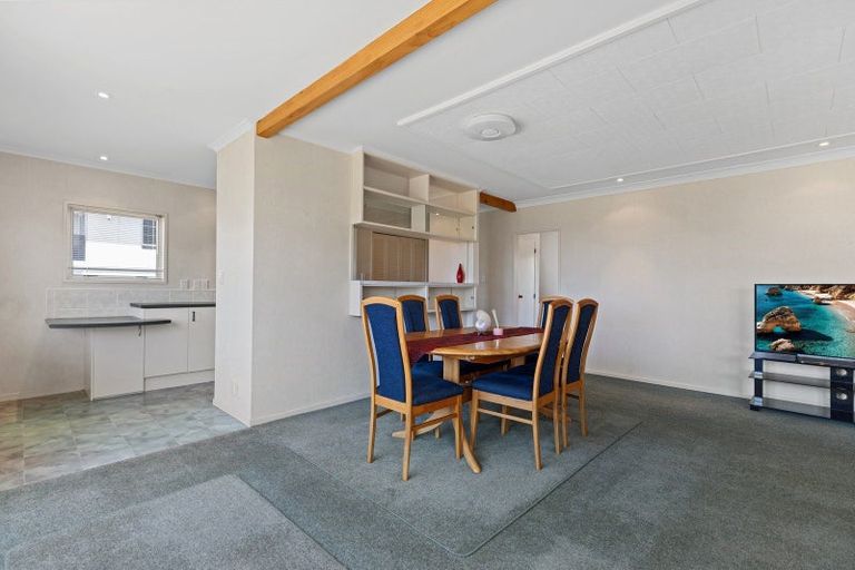 Photo of property in 1/186 Marine Parade, Mount Maunganui, 3116