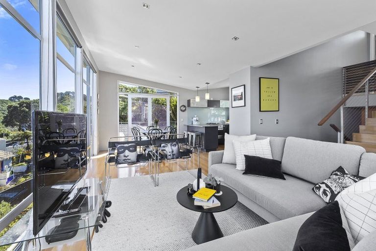 Photo of property in 121 Nevay Road, Miramar, Wellington, 6022