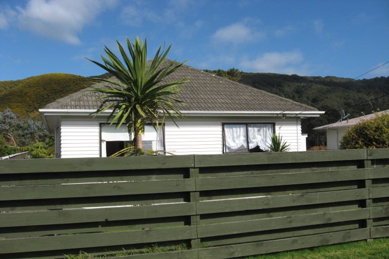 Photo of property in 96 Wood Street, Wainuiomata, Lower Hutt, 5014