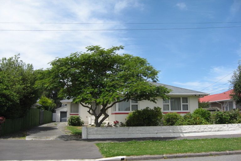 Photo of property in 28 Emlyn Place, Avondale, Christchurch, 8061