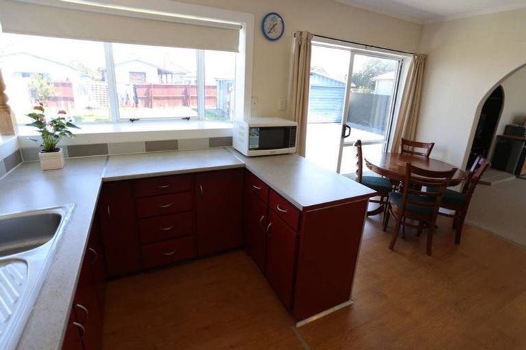 Photo of property in 11 Glenora Place, Hornby, Christchurch, 8042