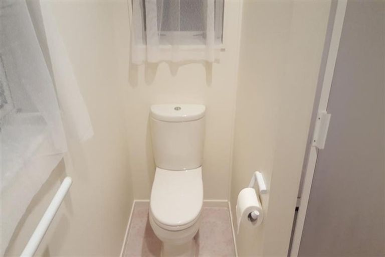 Photo of property in 12 Carl Place, Unsworth Heights, Auckland, 0632
