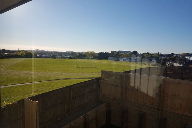 Photo of property in 33 Carole Crescent, Pakuranga, Auckland, 2010