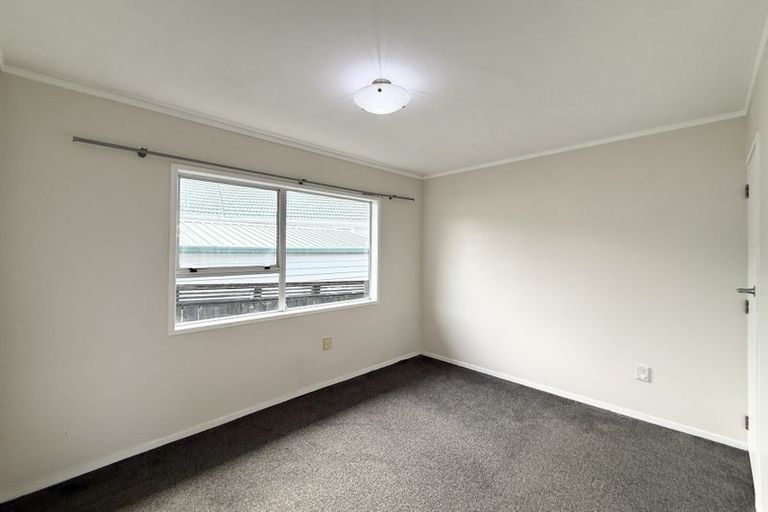 Photo of property in 9 Woodman Place, West Harbour, Auckland, 0618