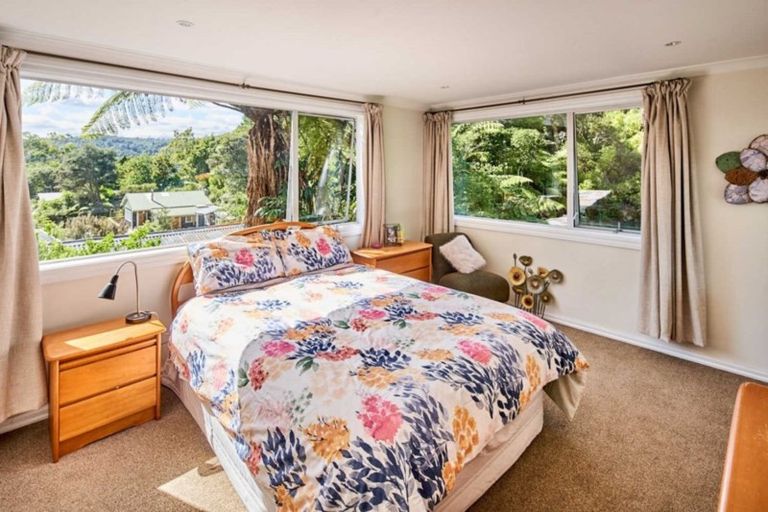 Photo of property in 33 Wyndham Road, Pinehaven, Upper Hutt, 5019
