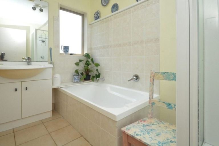 Photo of property in 14 Drummond Drive, Ranui, Auckland, 0612