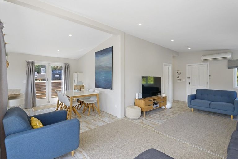 Photo of property in 26 Bayview Crescent, Duvauchelle, 7581