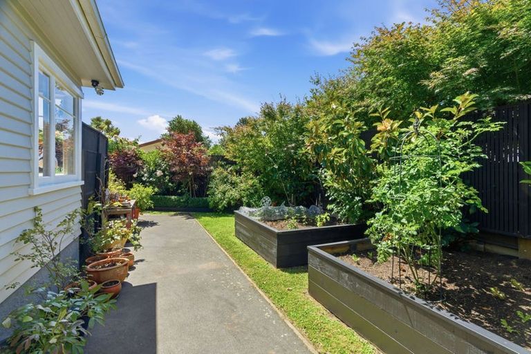 Photo of property in 32 Martindales Road, Heathcote Valley, Christchurch, 8022