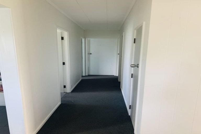 Photo of property in 117 Riverpark Crescent, Henderson, Auckland, 0610