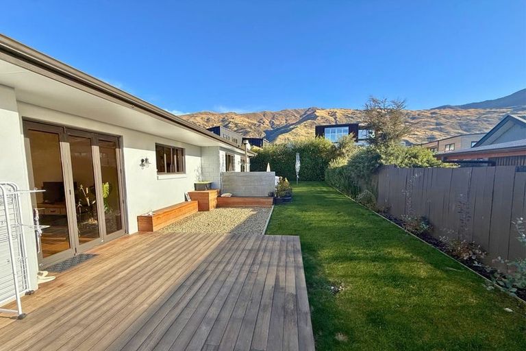 Photo of property in 10 Mcfarlane Terrace, Wanaka, 9305