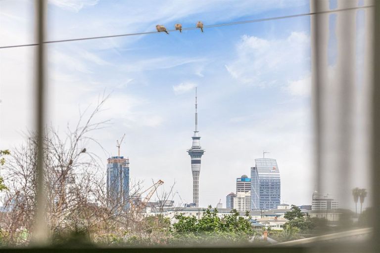 Photo of property in 37 Mozeley Avenue, Devonport, Auckland, 0624