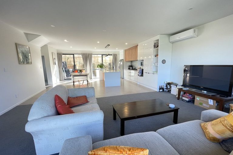 Photo of property in 3/4 Mcquoid Place, Glenfield, Auckland, 0629