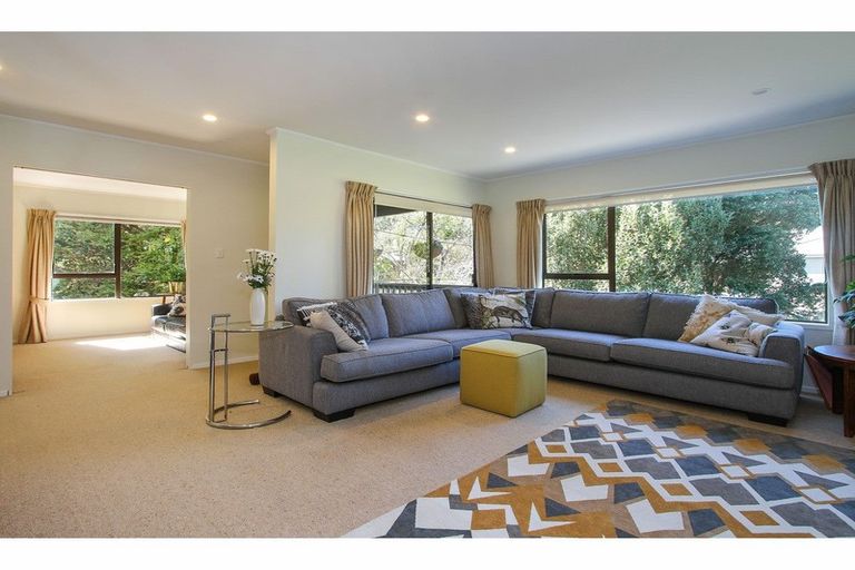 Photo of property in 1/964 Beach Road, Torbay, Auckland, 0630