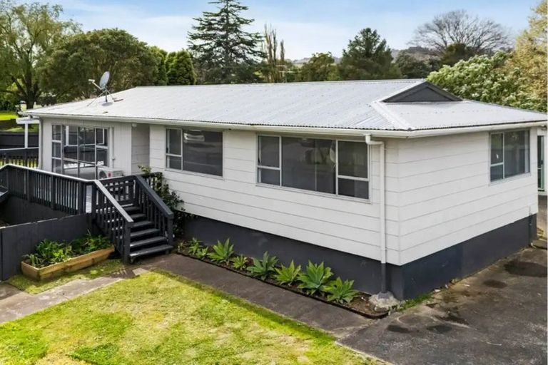 Photo of property in 14 Chantal Place, Red Hill, Papakura, 2110