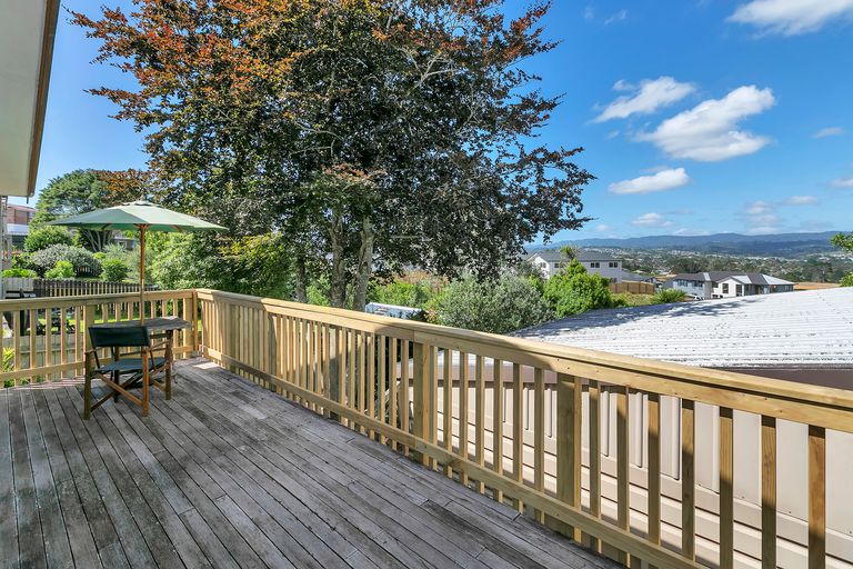 Photo of property in 4 Chamberlain Road, Massey, Auckland, 0614