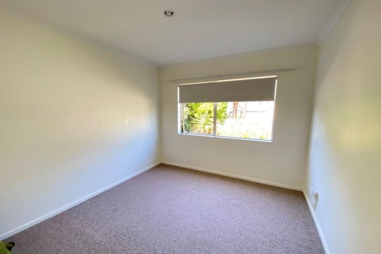 Photo of property in 14 Meharg Place, Fairview Heights, Auckland, 0632