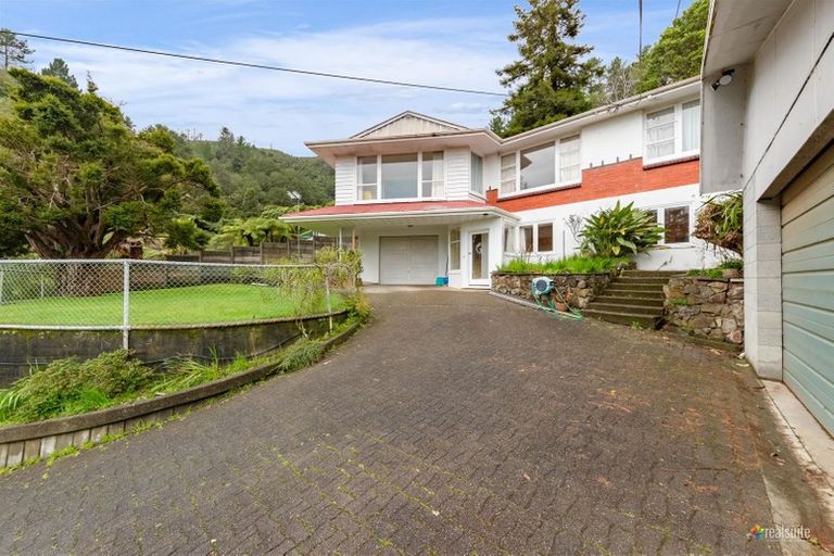 Photo of property in 150 Kamahi Street, Stokes Valley, Lower Hutt, 5019