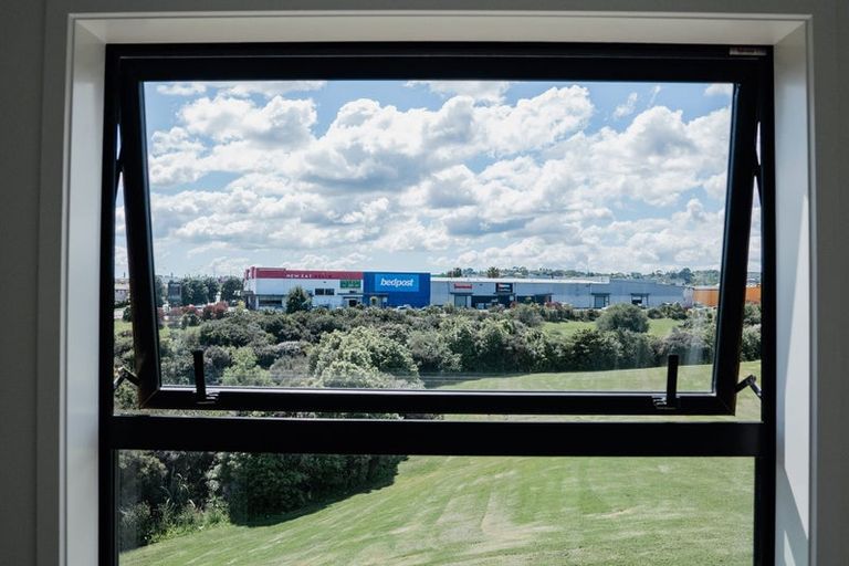 Photo of property in 32/47a Huntington Drive, Huntington Park, Auckland, 2013