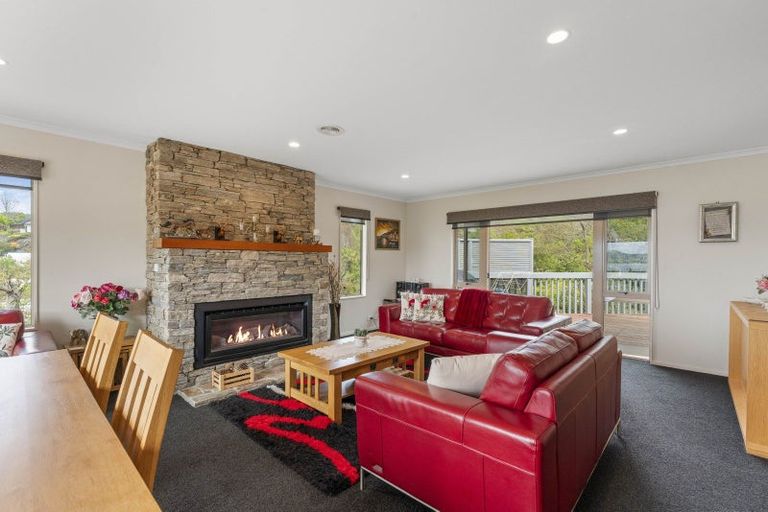 Photo of property in 19 Te Urunga Place, Acacia Bay, Taupo, 3330