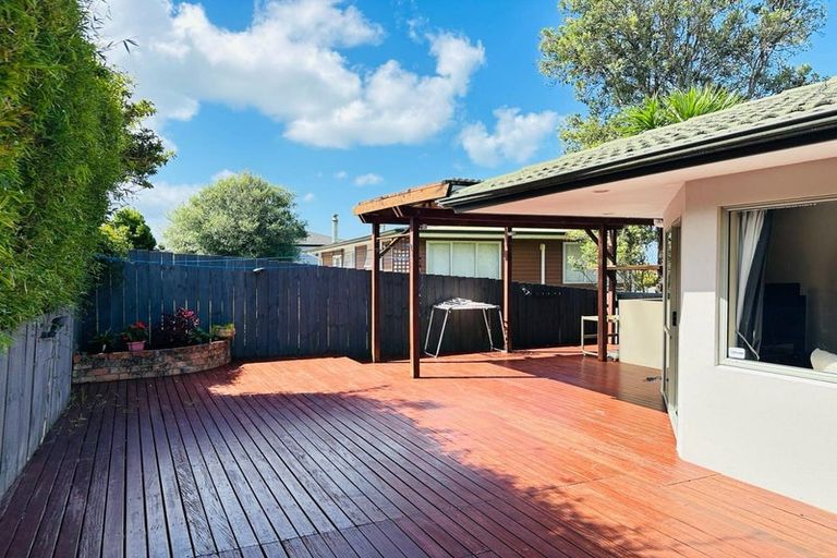 Photo of property in 2/91 Weldene Avenue, Glenfield, Auckland, 0629