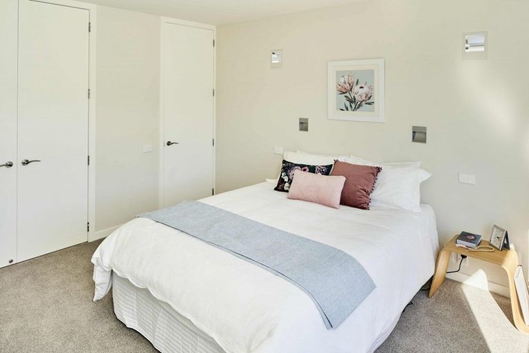 Photo of property in 31 Pendennis Point, Camborne, Porirua, 5026