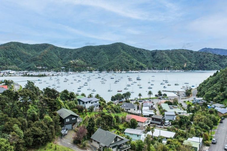 Photo of property in 22 Amelia Crescent, Waikawa, Picton, 7220