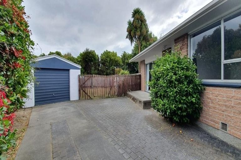 Photo of property in 21 Besant Place, Avondale, Christchurch, 8061