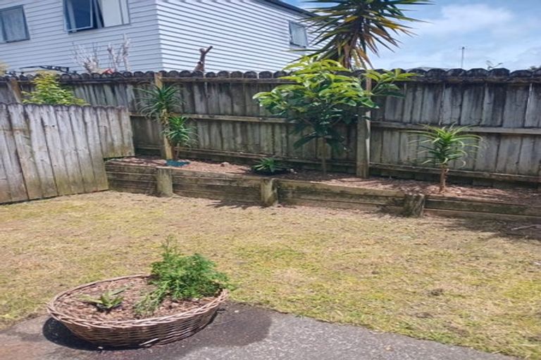 Photo of property in 37 Rakich Place, Henderson, Auckland, 0612