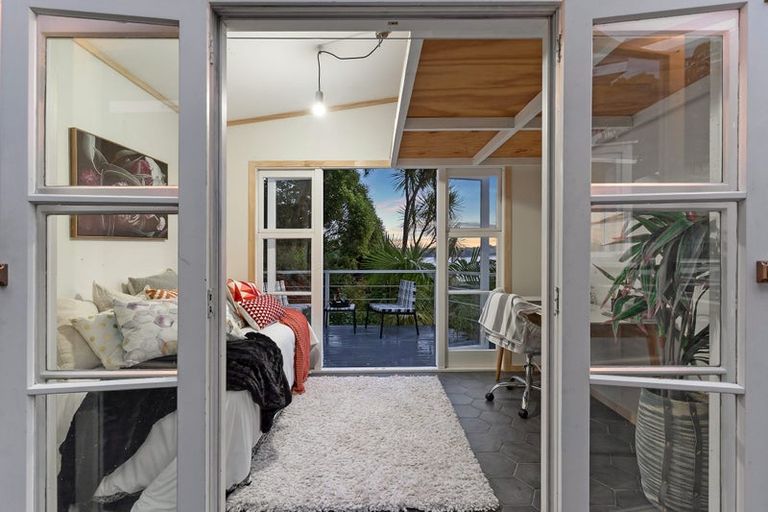 Photo of property in 207 Wade River Road, Wade Heads, Whangaparaoa, 0932