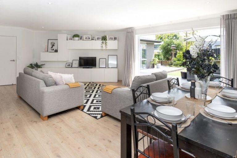 Photo of property in 70 Beach Road, Mellons Bay, Auckland, 2014