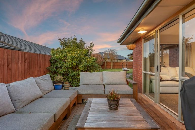 Photo of property in 4 Gwen Place, Redwood, Christchurch, 8051