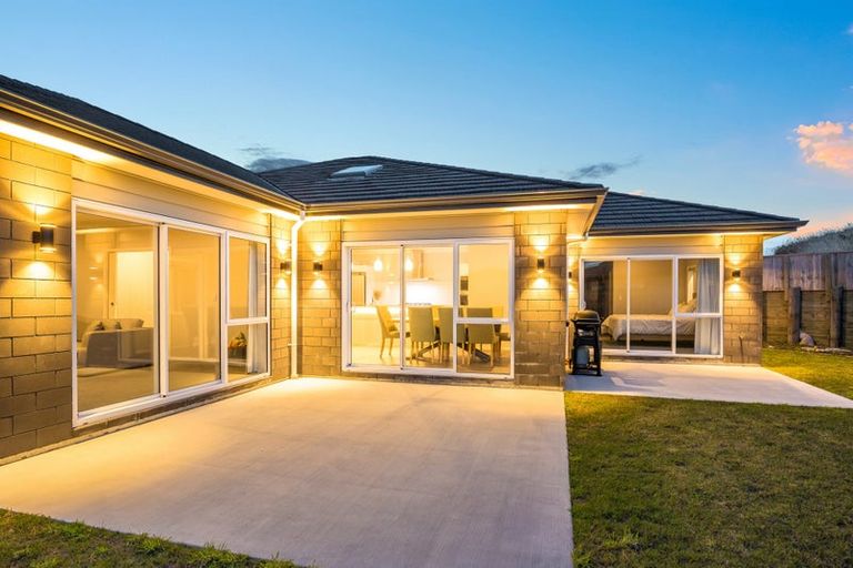 Photo of property in 65 Queen Charlotte Drive, Aotea, Porirua, 5024