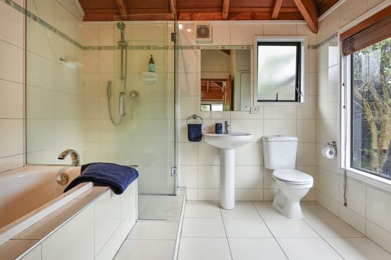 Photo of property in 34 Seacliffe Road, Hillsborough, Auckland, 1042