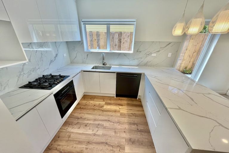 Photo of property in 7b Hanson Place, West Harbour, Auckland, 0618