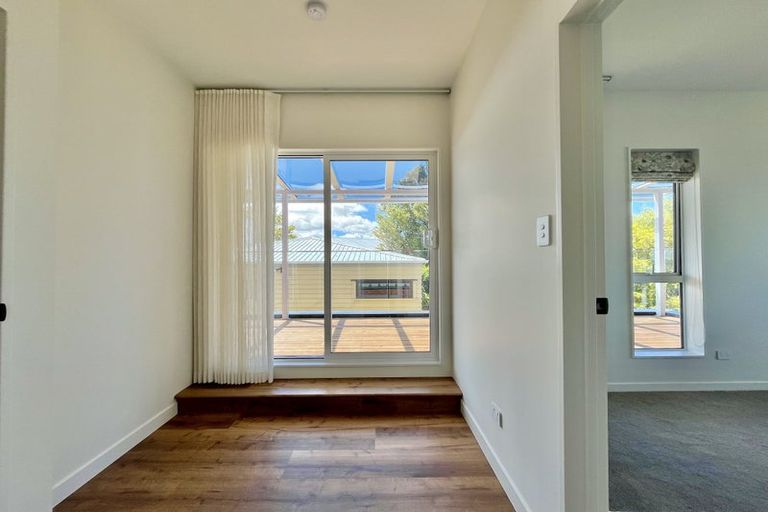 Photo of property in 7b Hanson Place, West Harbour, Auckland, 0618