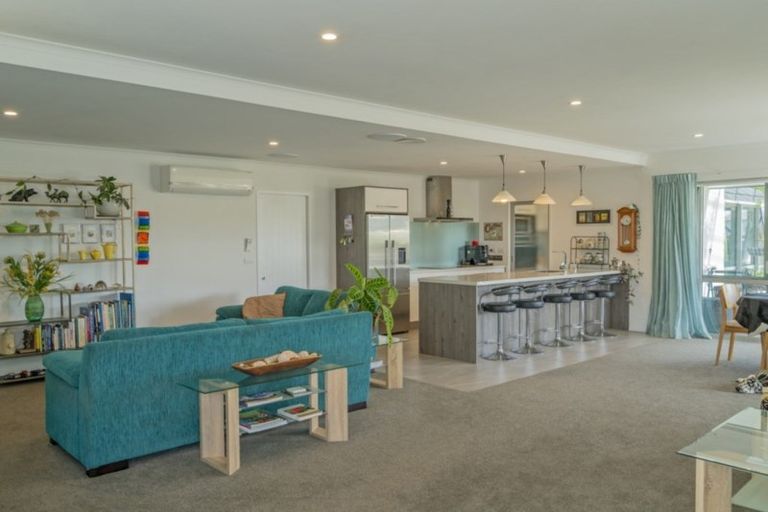 Photo of property in 20 Roseberry Place, Whitianga, 3510