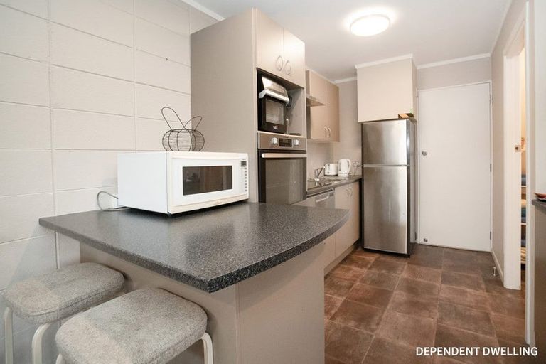 Photo of property in 15 Raglan Avenue, Cloverlea, Palmerston North, 4412