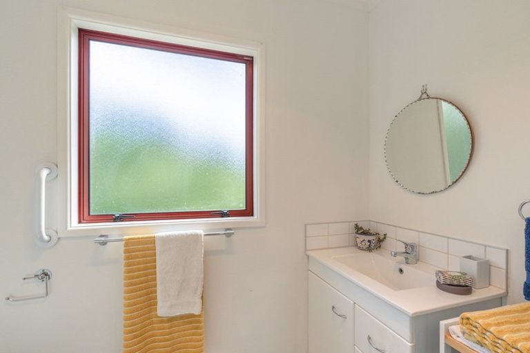 Photo of property in 72 Rutherford Drive, Waikanae Beach, Waikanae, 5036